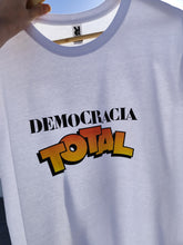 Cargar imagen en el visor de la galería, Camiseta - Democracia Total - Los Voluble